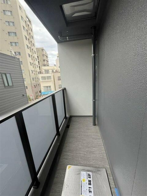ＳＹＦＯＲＭＥ　ＮＥＸＴ　ＭＵＫＯＪＩＭＡのバルコニー