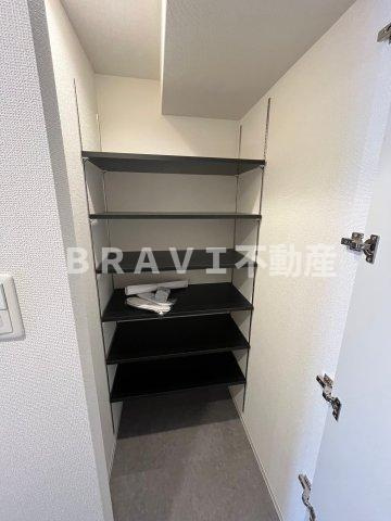 セレニテ本町リアン　BRAVI不動産の玄関|【セレニテ本町リアン】落ち着いた玄関です