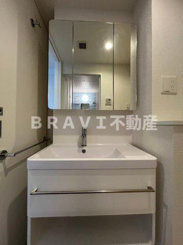 セレニテ本町リアン　BRAVI不動産の独立洗面台|【セレニテ本町リアン】独立洗面化粧台が付いています