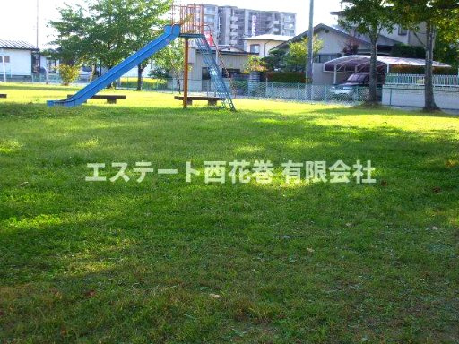 パークハイツはこざきⅠの周辺|道路向かいは公園です。