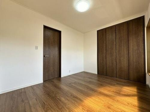 東田宮1丁目　中古一戸建ての洋室|洋室5.0帖　クローゼット
■物件内覧・資金計画相談・住宅ローン相談、リフォーム相談、お問合せ受付中■
※当日・翌日のご内覧、ご相談はお電話でのお問合せがスムーズです！