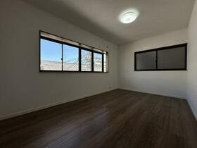 東田宮1丁目　中古一戸建ての子供部屋|洋室6.3帖　2面採光　陽当たり良好
■物件内覧・資金計画相談・住宅ローン相談、リフォーム相談、お問合せ受付中■
※当日・翌日のご内覧、ご相談はお電話でのお問合せがスムーズです！