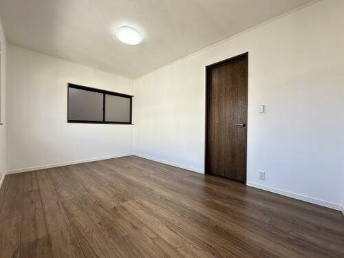 東田宮1丁目　中古一戸建ての内装|洋室6.3帖　通風良好
■物件内覧・資金計画相談・住宅ローン相談、リフォーム相談、お問合せ受付中■
※当日・翌日のご内覧、ご相談はお電話でのお問合せがスムーズです！