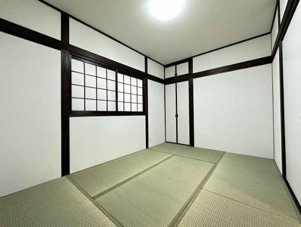 東田宮1丁目　中古一戸建ての和室|和室6.3帖　障子窓　押入
■物件内覧・資金計画相談・住宅ローン相談、リフォーム相談、お問合せ受付中■
※当日・翌日のご内覧、ご相談はお電話でのお問合せがスムーズです！