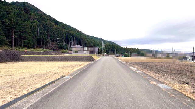高島市城山台2丁目136坪土地の前面道路含む現地写真