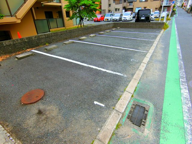 ライゼックス富田林の駐車場