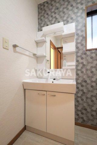 VILLA OTIAS「ヴィラオティアス」の独立洗面台|2025年12月撮影。