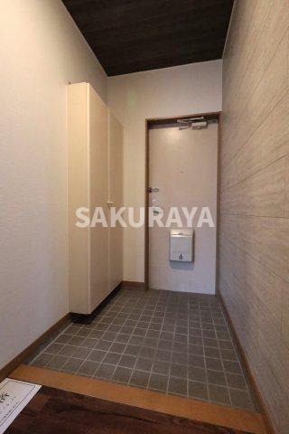 VILLA OTIAS「ヴィラオティアス」の玄関|2025年12月撮影。