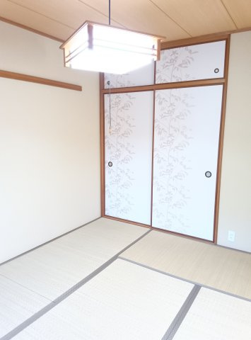 パーク・ハイム芦屋翠ヶ丘20番地B棟の和室|日本らしい落ち着いた雰囲気の和室です