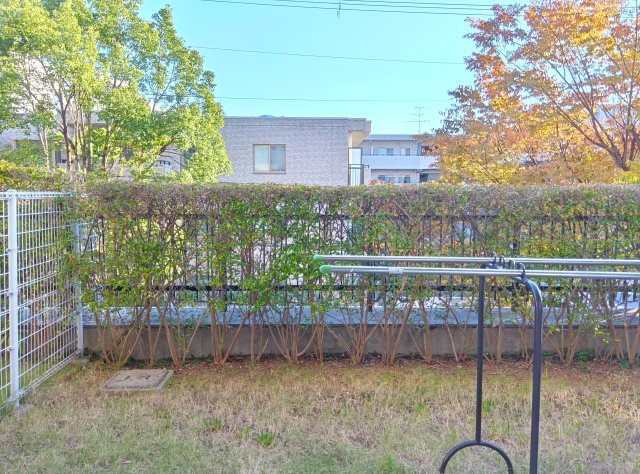 パーク・ハイム芦屋翠ヶ丘20番地B棟の庭|たまにはお庭で休日を過ごしてみるのもよいかもしれません