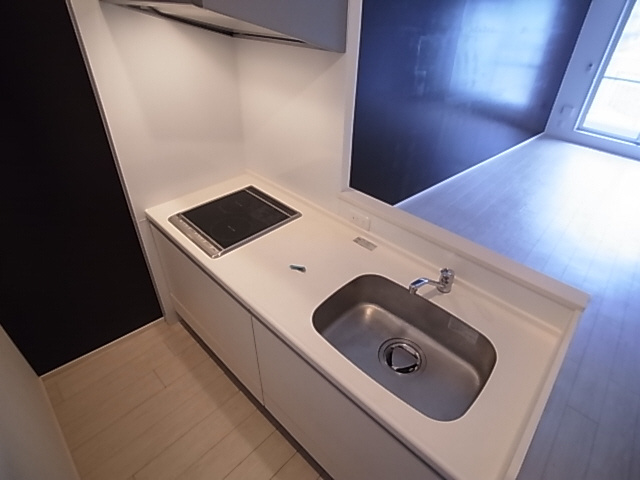 神戸市長田区片山町５丁目の賃貸マンションのキッチン|システムキッチン（ＩＨ２口）
