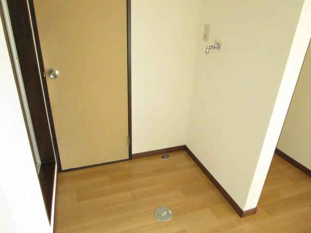 【設備】 | ホリデーインミサワ | 洗濯機置き場