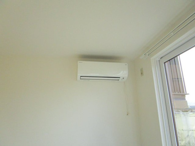 【居間・リビング】 | ホリデーインミサワ | エアコン新品