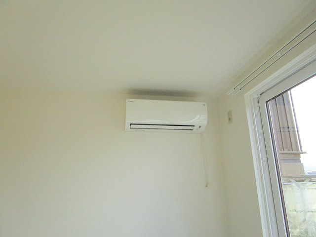 【居間・リビング】 | ホリデーインミサワ | エアコン新品