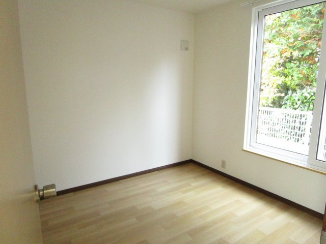 【寝室】 | ホリデーインミサワ | 北側　４．５帖フローリング