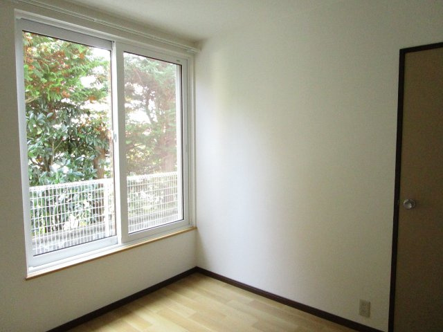 【寝室】 | ホリデーインミサワ | 北側　４．５帖フローリング