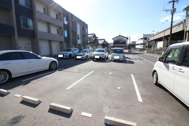 アメニティ諏訪野の駐車場