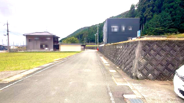 高島市城山台2丁目102坪土地の前面道路含む現地写真