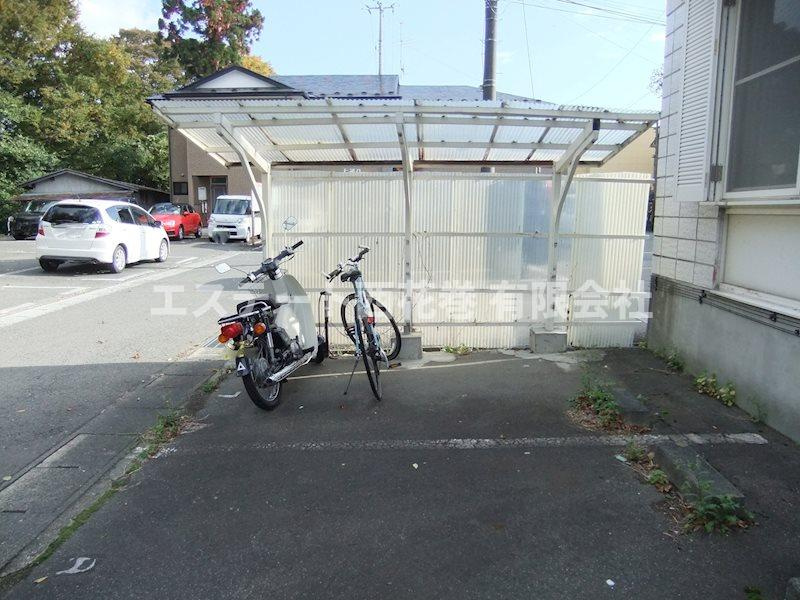 ハルヤマハイツの外観|駐輪場