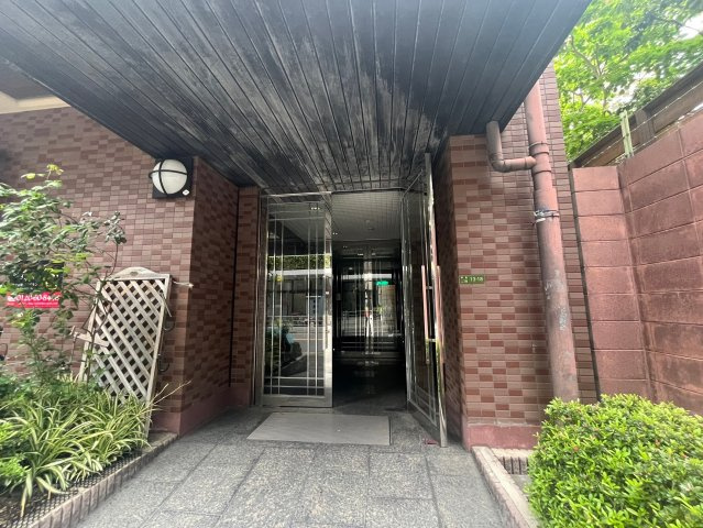 YKマンションのエントランス|ゆとりのあるエントランスです