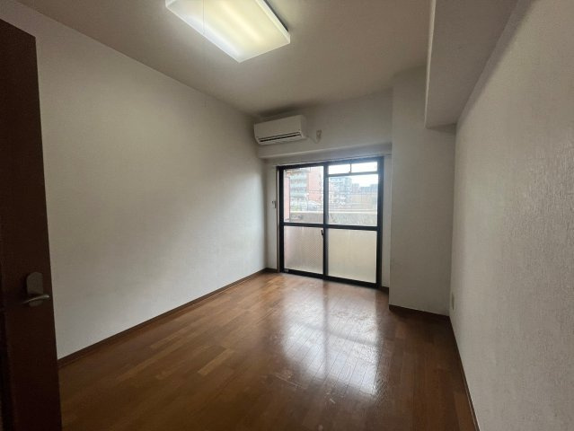 YKマンションの居間・リビング|使いやすいリビングです