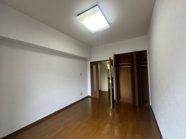 YKマンションの居間・リビング|こちらのリビングで趣味の時間をお楽しみください