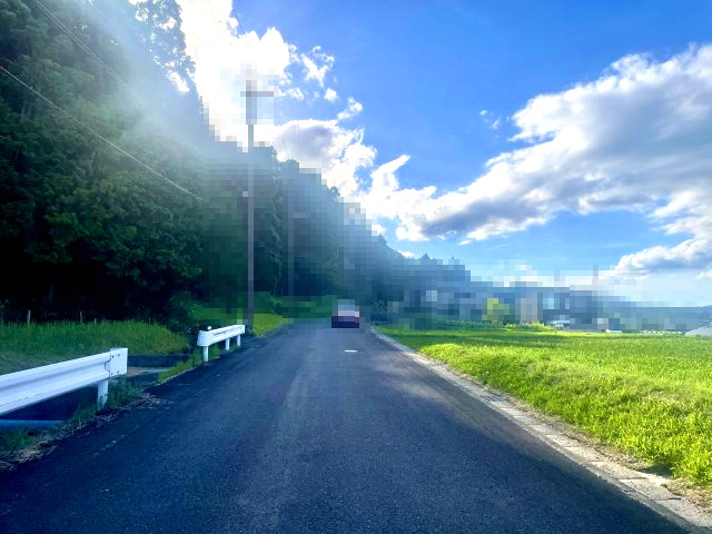 高島市城山台二丁目83坪土地の前面道路含む現地写真