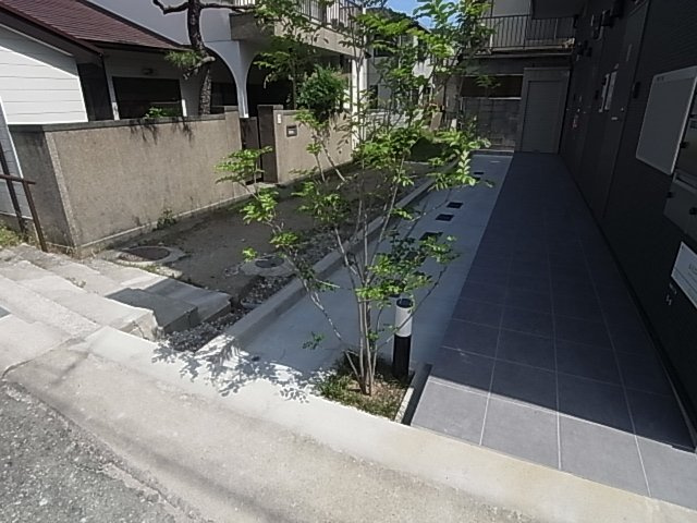 神戸市長田区長田町６丁目のアパートのエントランス