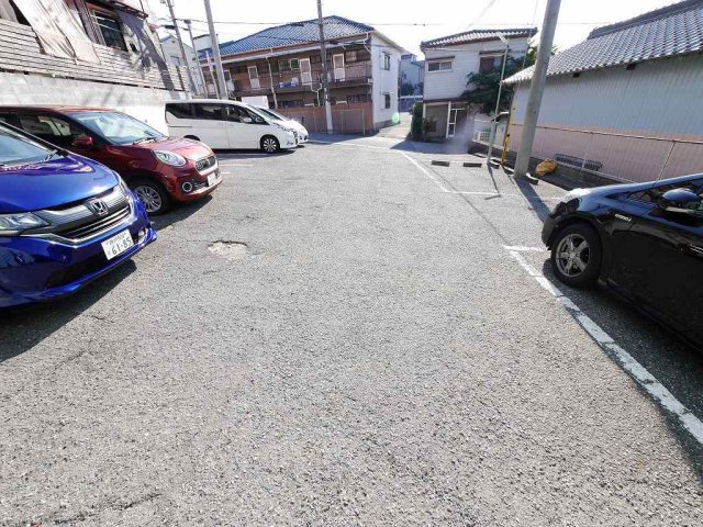 ロイヤル東垂水の駐車場
