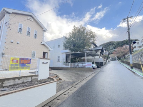 南区平和２丁目 戸建の前面道路含む現地写真