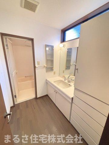 生目台西4丁目　中古戸建の独立洗面台
