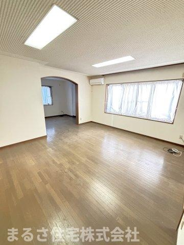 生目台西4丁目　中古戸建の居間・リビング