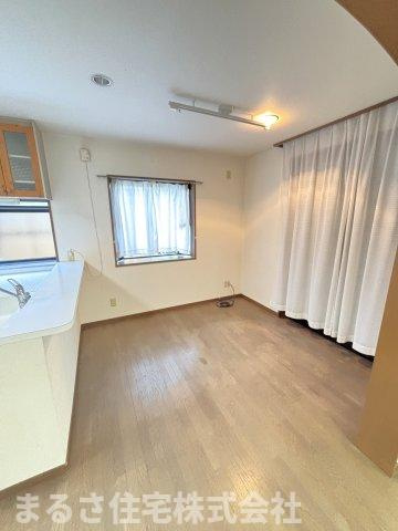 生目台西4丁目　中古戸建の居間・リビング