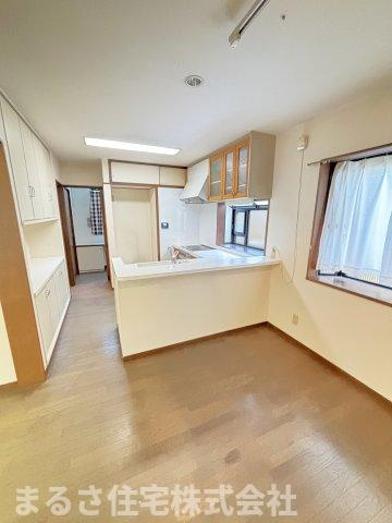 生目台西4丁目　中古戸建の居間・リビング