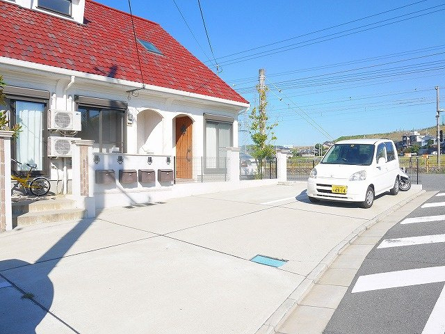 ルミノーゼ木津の駐車場