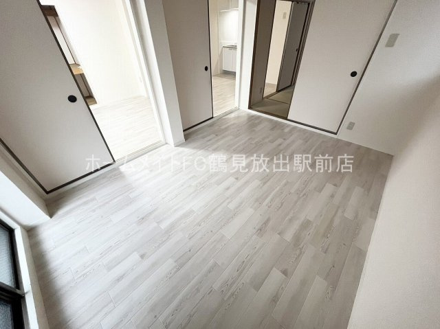 大阪市鶴見区安田１丁目のハイツの洋室