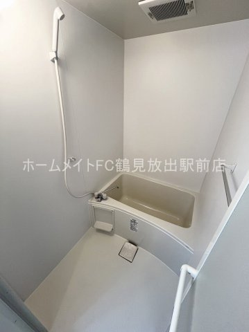 大阪市鶴見区安田１丁目のハイツの浴室
