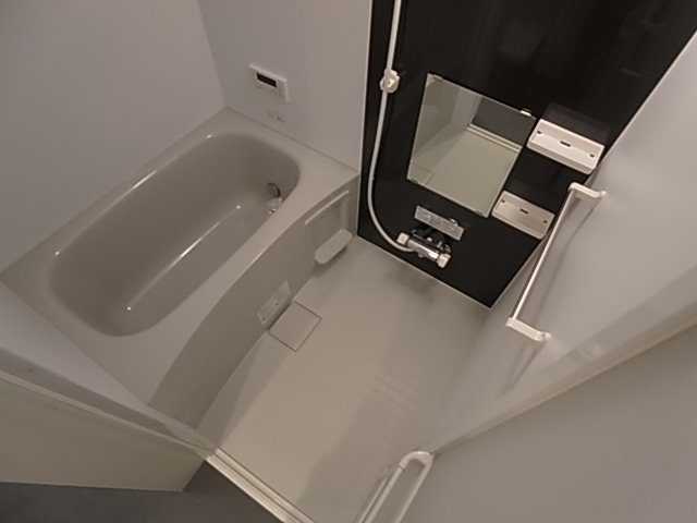 神戸市長田区西代通４丁目のアパートの浴室|追い焚き機能付き