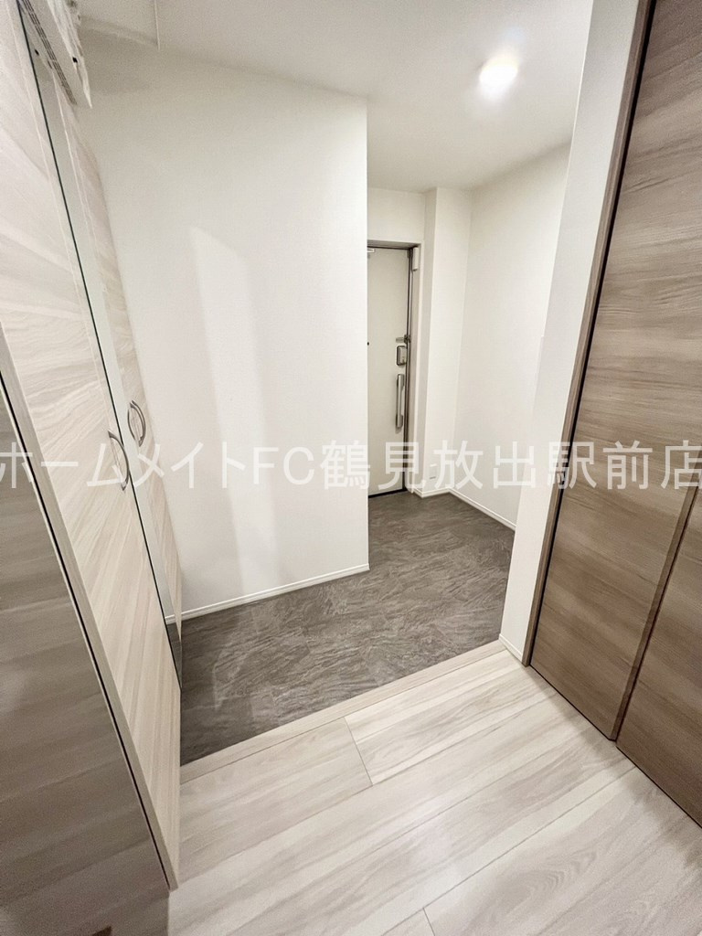 大阪市鶴見区今津南４丁目のハイツの玄関