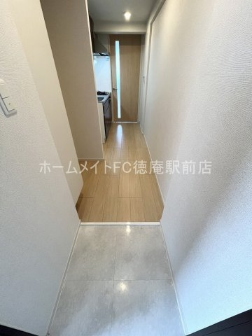 東大阪市長田西３丁目の賃貸マンションの玄関
