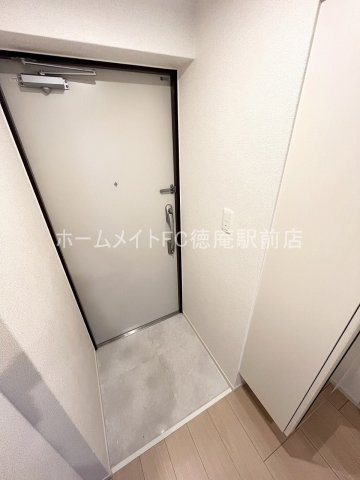 東大阪市長田西３丁目の賃貸マンションの玄関