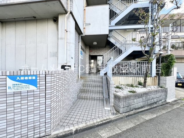 東大阪市川俣３丁目の賃貸マンションのエントランス