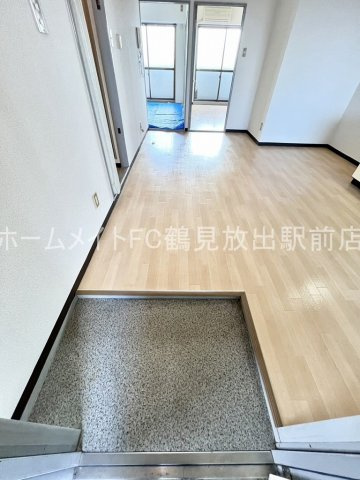 東大阪市川俣３丁目の賃貸マンションの玄関