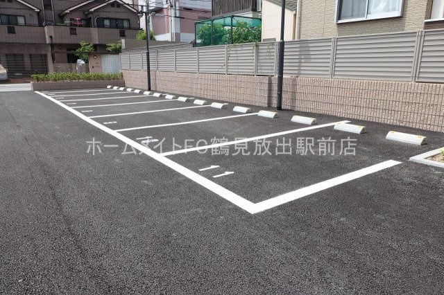 大阪市鶴見区茨田大宮４丁目の賃貸マンションの駐車場