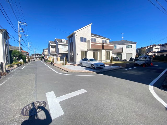 祝：成約済み　八王子市　泉町　新築戸建て　の前面道路含む現地写真|開放感があり、人気の角地。～仲介手数料無料☆八王子ひなた不動産～八王子市泉町　新築戸建て