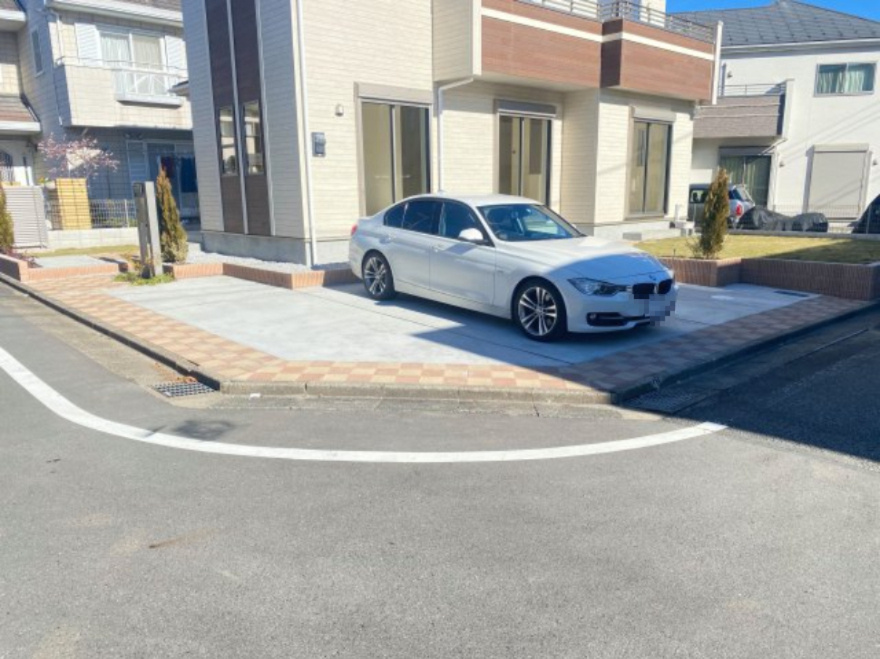 祝：成約済み　八王子市　泉町　新築戸建て　の駐車場|前面道路は幅員5.0ｍ以上。駐車もスムーズにできそうです。～仲介手数料無料☆八王子ひなた不動産～八王子市泉町　新築戸建て
