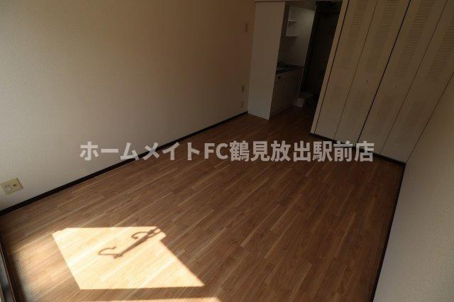 大阪市鶴見区放出東３丁目の賃貸マンションの洋室