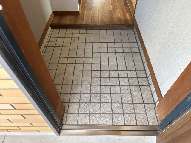 姫路市岡田の賃貸マンションの玄関