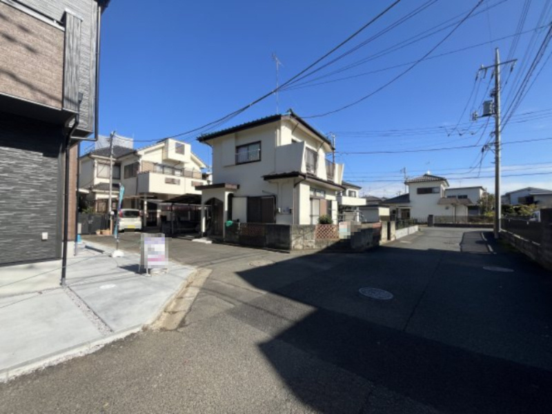祝：成約済み　八王子市　大楽寺町　新築戸建て　２期の前面道路含む現地写真|開放感があり、人気の角地。
～仲介手数料無料☆八王子ひなた不動産～八王子市大楽寺町　新築戸建て