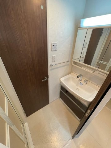 仲介手数料0！！チェルトヴィータの洗面所